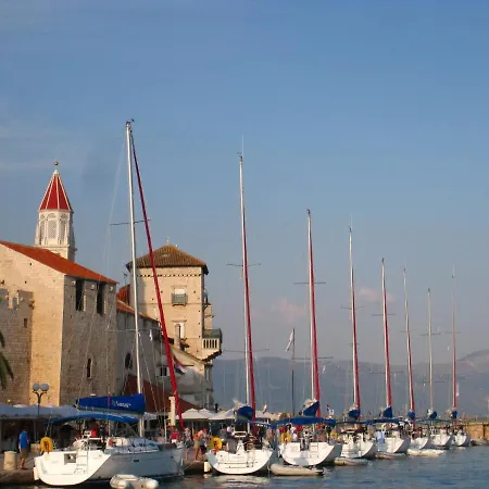 Lägenhet Yellow House Trogir