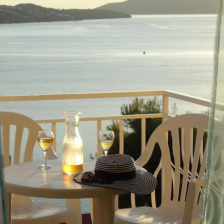 Yellow House Lägenhet