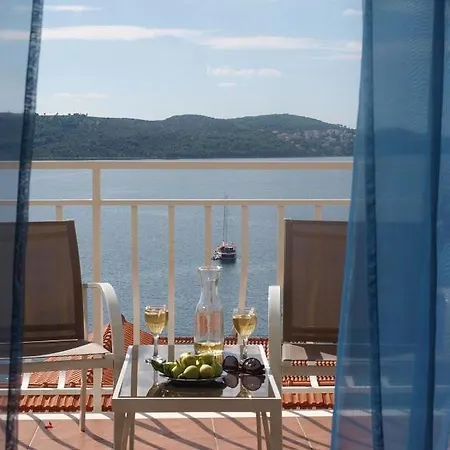 Lägenhet Yellow House