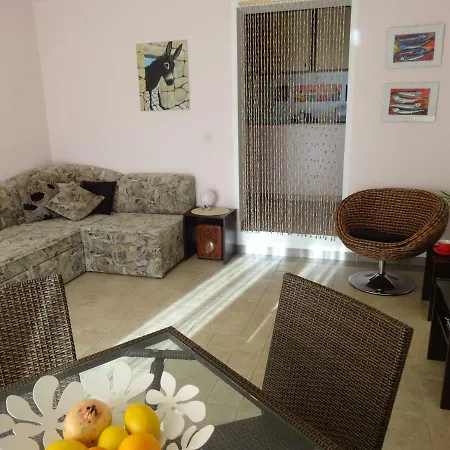 Yellow House Lägenhet *