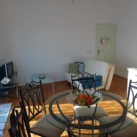 Yellow House * טרוגיר