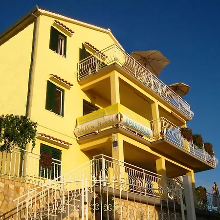 Yellow House Apartment Trogir