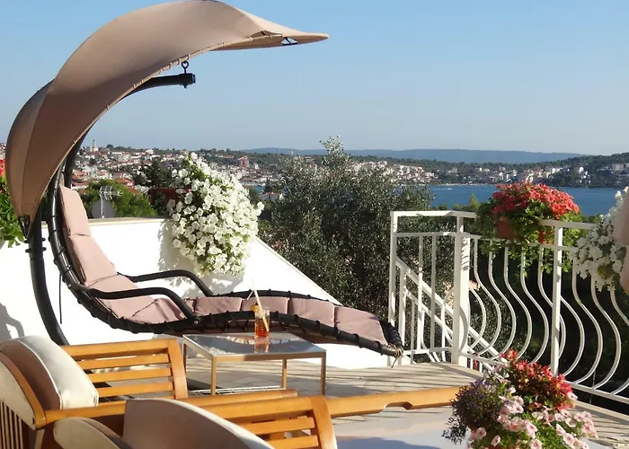 Yellow House Apartment