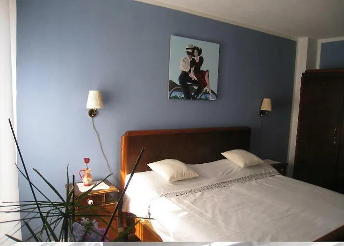 Apartment Yellow House *