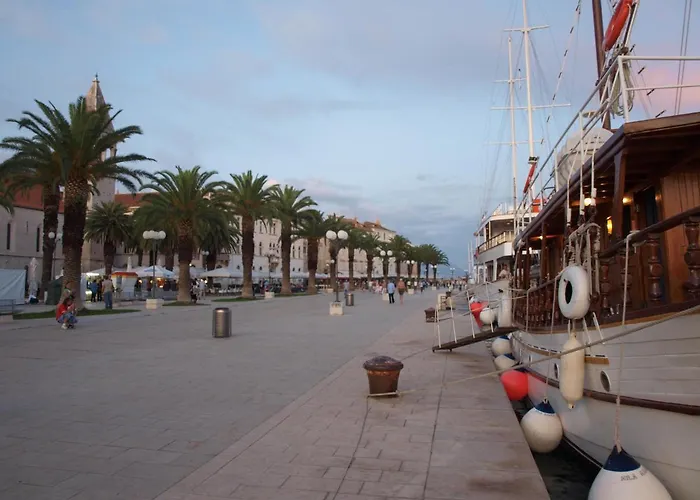 Yellow House * Traù