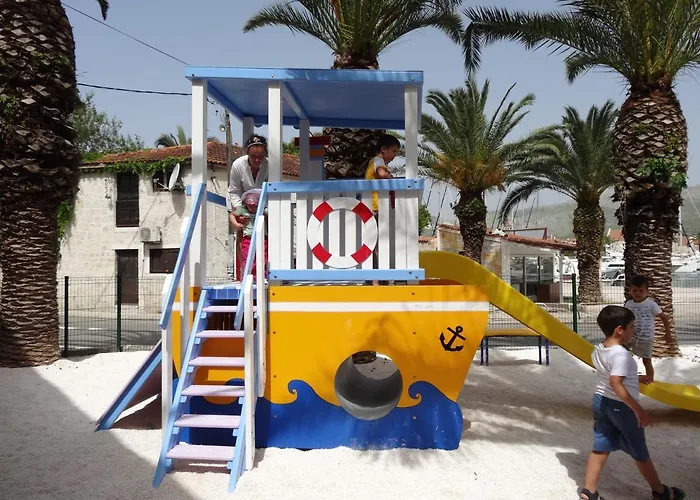 Yellow House * Traù