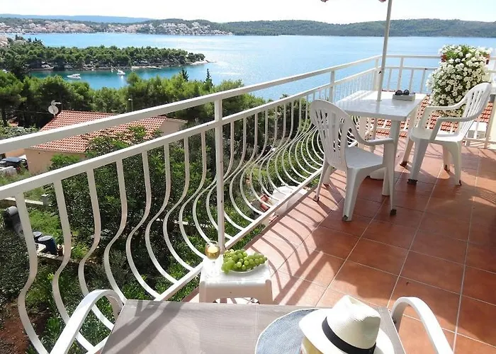 Yellow House * Traù