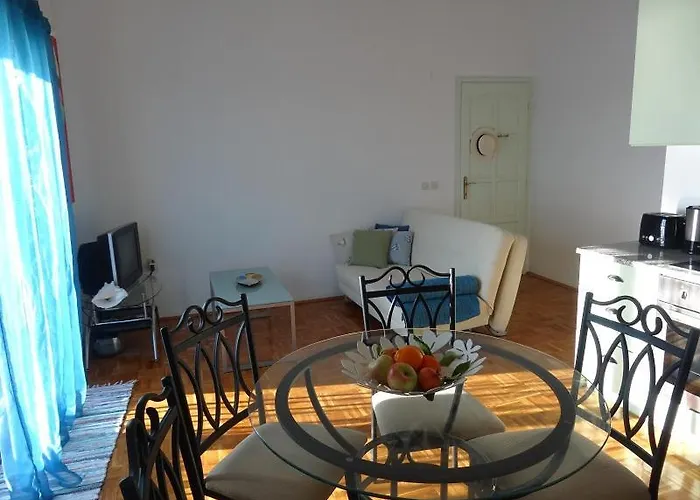 Yellow House * Traù